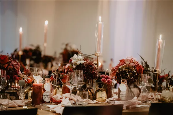 Traumhochzeit in Beerentönen